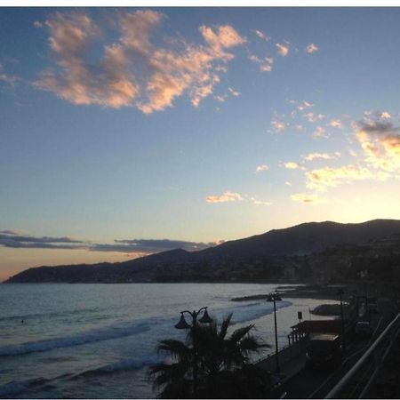 Marine Sea View Apartment Sanremo Bagian luar foto