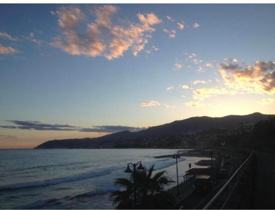 Marine Sea View Apartment Sanremo Bagian luar foto